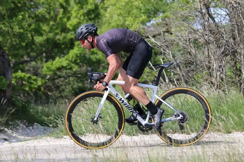 Calculer le temps de vélo nécessaire pour brûler 1 kg une approche scientifique